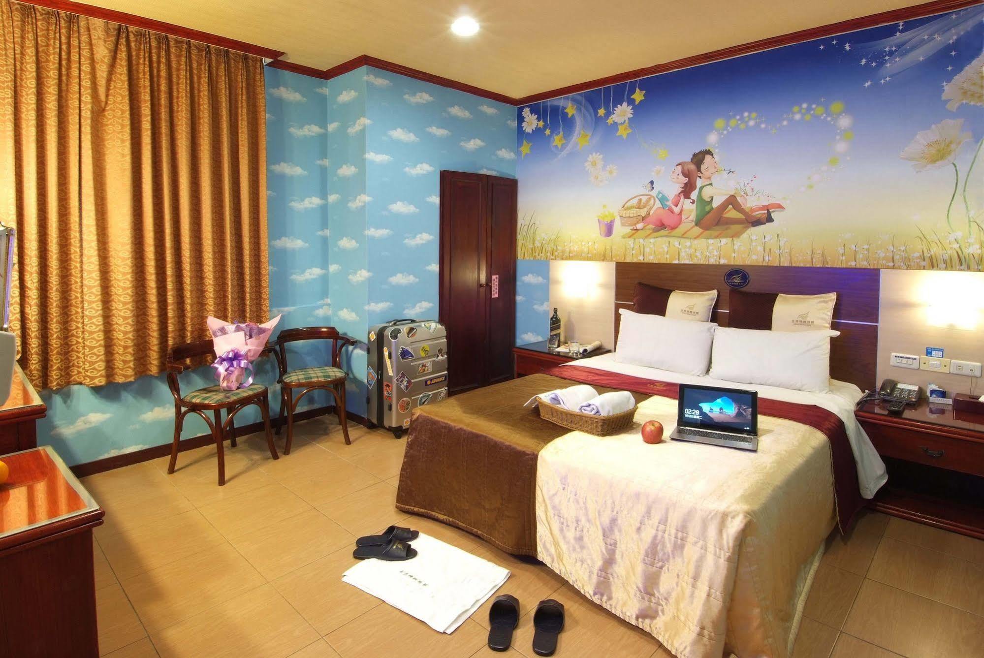 Golden Swallow Hotel Сіньчжу Екстер'єр фото