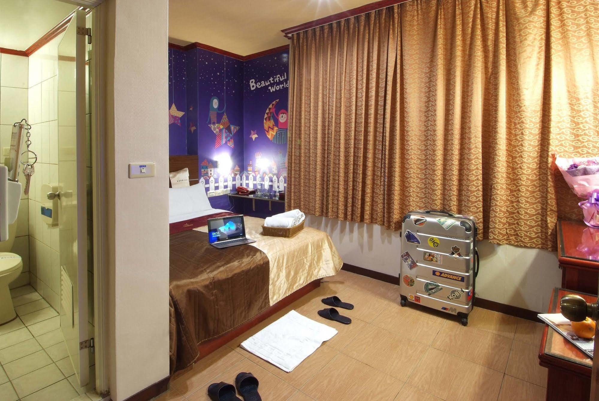 Golden Swallow Hotel Сіньчжу Екстер'єр фото